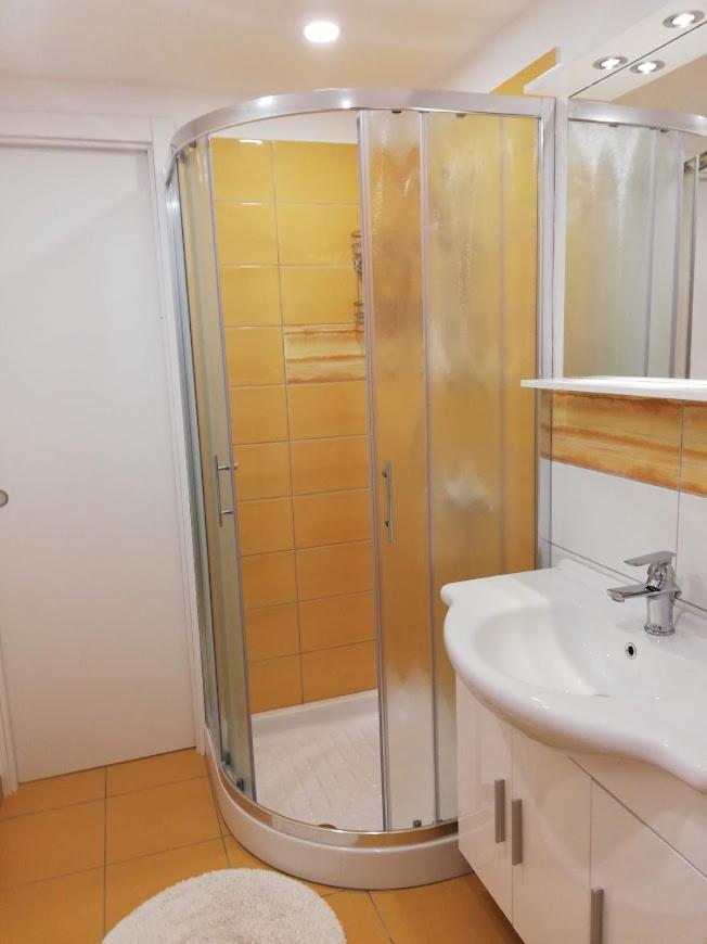 Apartment Ana Бохин Екстериор снимка